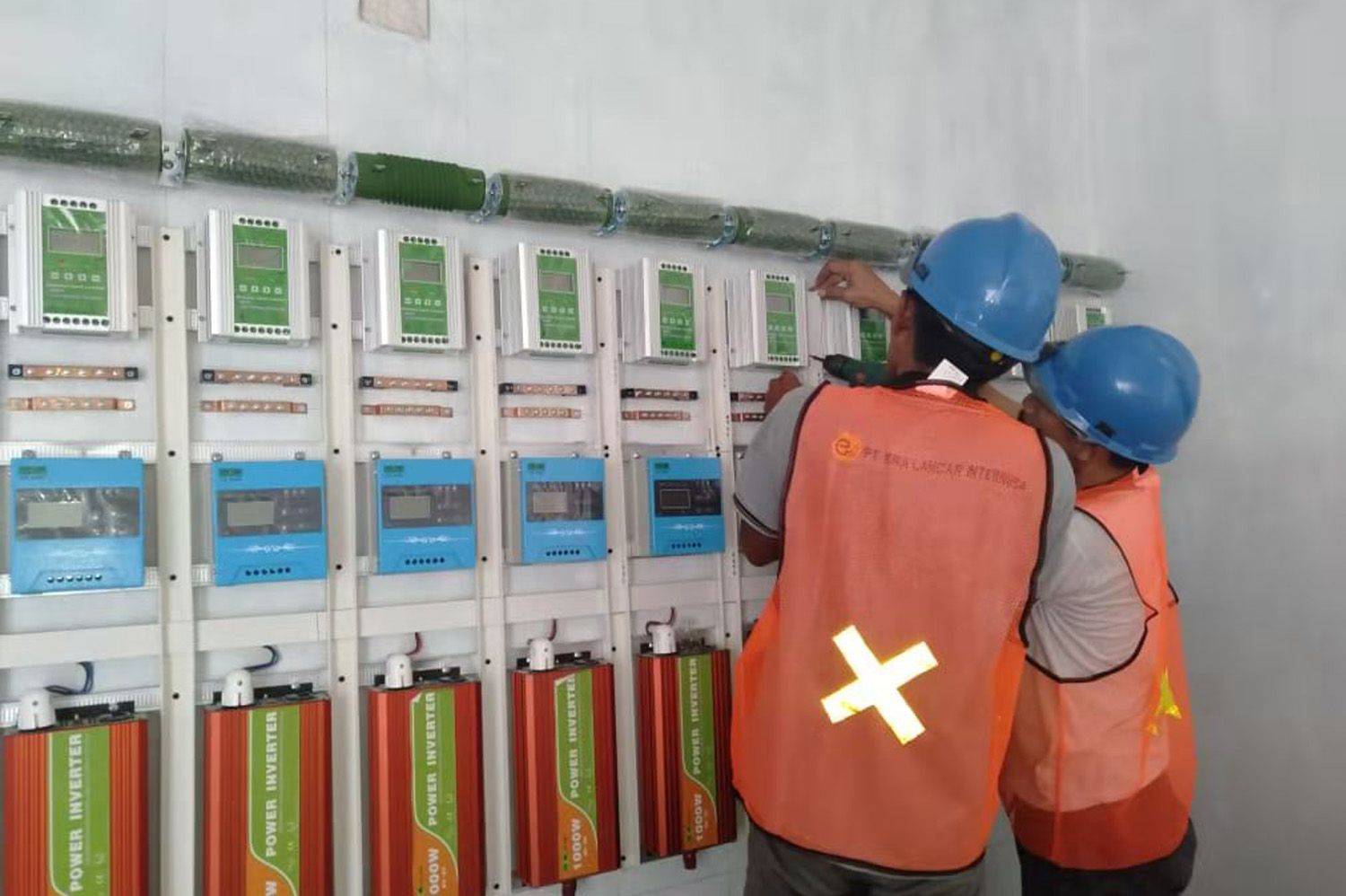 30a Mini MPPT Solar Charge controller with 1KW Power Inverter
                 2024-04-12
