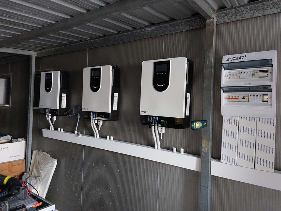 solar hybrid inverter system 
                 2024-04-25